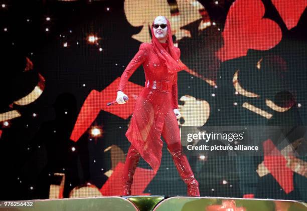 June 2018, Germany, Berlin: US American singer Katy Perry performs at the Mercedes-Benz Arena during her "Witness" Tour. Photo: Britta Pedersen/dpa