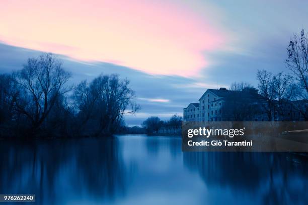 shhhh....silence.... - shhhh stockfoto's en -beelden