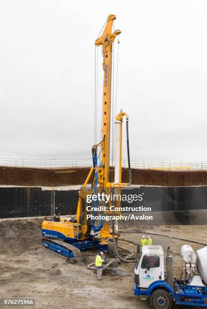 303 Piling Machine Stock Photos, High-Res Pictures, and Images - Getty ...