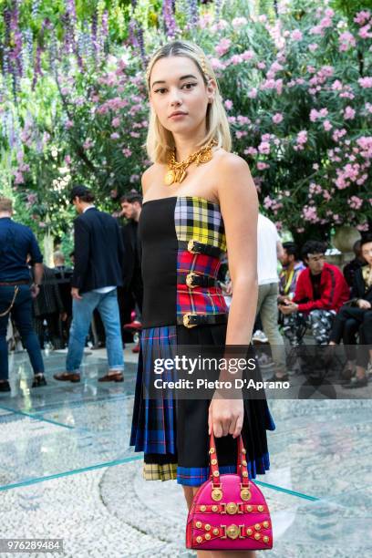 Sarah Snyder attends the Versace show during Milan Men's Fashion Week Spring/Summer 2019 on June 16, 2018 in Milan, Italy.