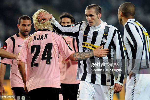 Simon Kjaer of Palermo and Giorgio Chiellini of Juventus great each other during the Serie A match between Juventus and Palermo at Stadio Olimpico di...