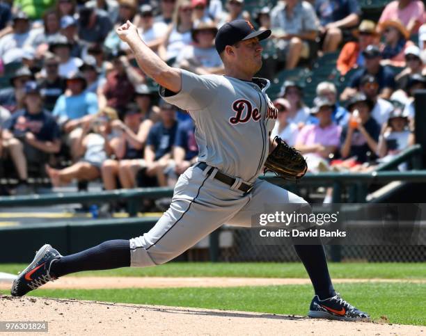 Jordan Zimmermann of the Detroit Tigers pitches against the Chicago White Sox during the first inning on June 16, 2018 at Guaranteed Rate Field in...