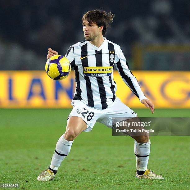 Diego Da Cunha of Juventus in action during the Serie A match between Juventus and Palermo at Stadio Olimpico di Torino on February 28, 2010 in...