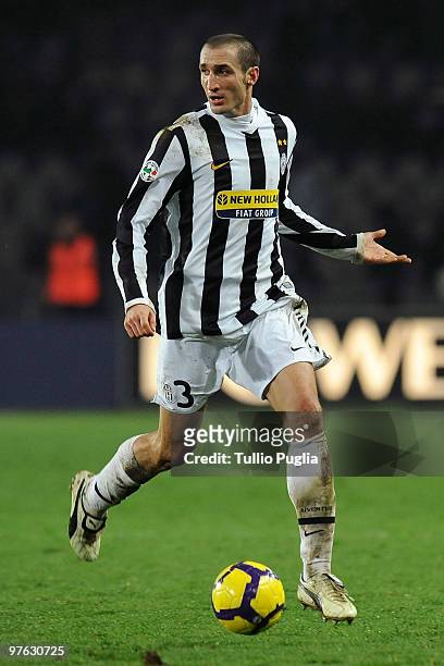 Giorgio Chiellini of Juventus in action during the Serie A match between Juventus and Palermo at Stadio Olimpico di Torino on February 28, 2010 in...