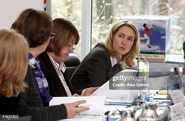 Stefanie Schulte, Ilse Ridder-Melchers, vice president of the German olympic sport federation , DFB vice president Hannelore Ratzeburg and Manuela...