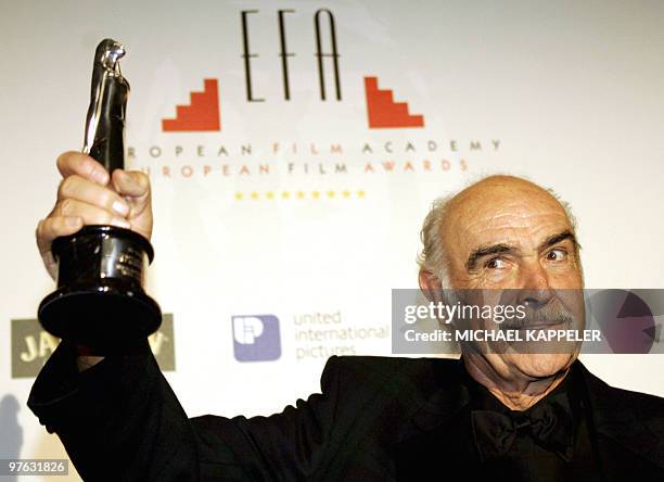 Scottish actor Sean Connery poses after after receiving his Lifetime Achievement Award during the European Film Awards 2005 in Berlin 03 December...
