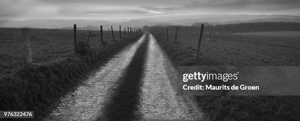 abandoned road - groen stock pictures, royalty-free photos & images