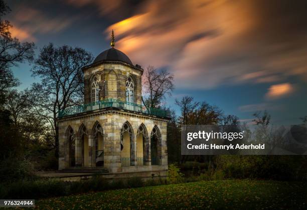 gothische bibliothek i - bibliotheek stock pictures, royalty-free photos & images