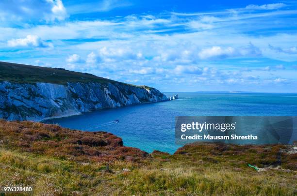 the needles on isle of wight, england, uk - isle of wight needles stock pictures, royalty-free photos & images