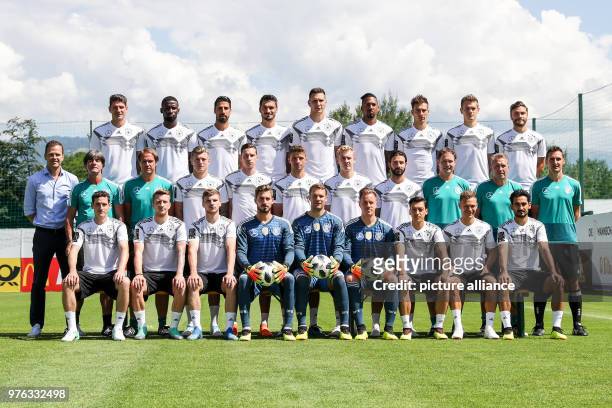 June 2018, Italy, Eppan: Soccer, national team, Germany, Team photo for the Russia 2018 Soccer World Cup. Team members: Mario Gomez, Antonio...
