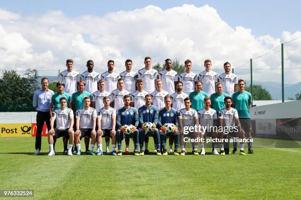 June 2018, Italy, Eppan: Soccer, national team, Germany, Team photo for the Russia 2018 Soccer World Cup. Team members: Mario Gomez, Antonio...