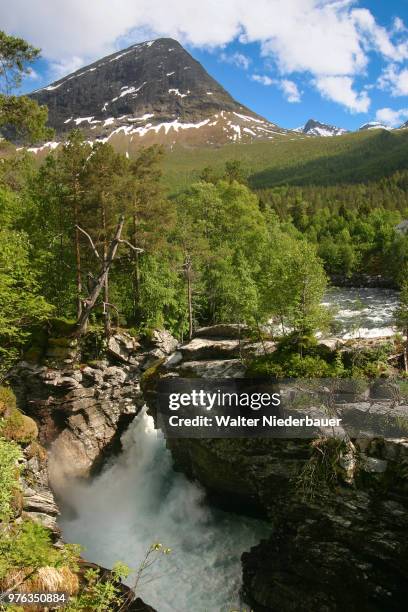 wasserfall bei andalsnes - wasserfall stock pictures, royalty-free photos & images