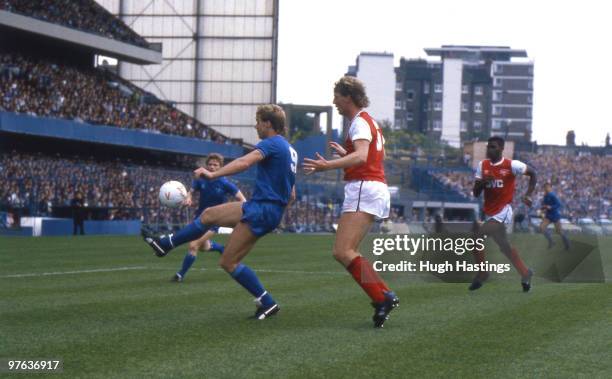 Kerry Dixon of Chelsea shields the ball during the Canon League Division One match between Chelsea and Arsenal held on September 21, 1985 at Stamford...