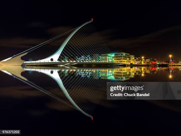 harp bridge - samuel beckett bridge stockfoto's en -beelden