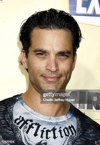 Actor Johnathon Schaech arrives at the Los Angeles premiere of "Extract" at the ArcLight Hollywood on August 24, 2009 in Hollywood, California.