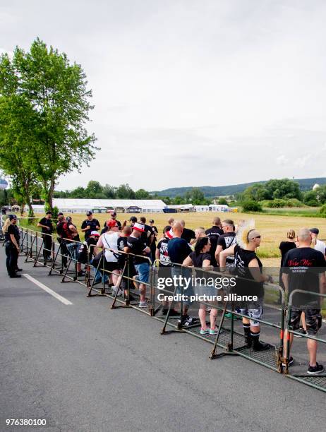 June 2018, Germany, Themar: Festivalgoers waiting to be admitted to the festival site at the "Tage der nationalen Bewegung" festival. The 2-day...