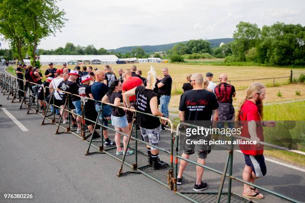 June 2018, Germany, Themar: Festivalgoers waiting to be admitted to the festival site at the "Tage der nationalen Bewegung" festival. The 2-day...