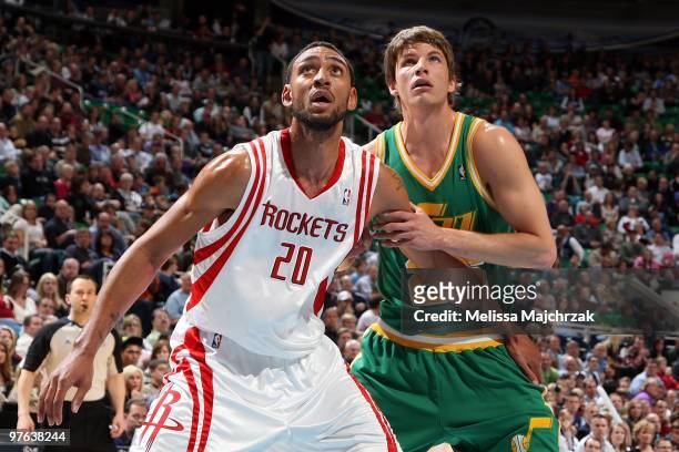 Jared Jeffries of the Houston Rockets boxes out Kyle Korver of the Utah Jazz during the game on February 27, 2010 at EnergySolutions Arena in Salt...