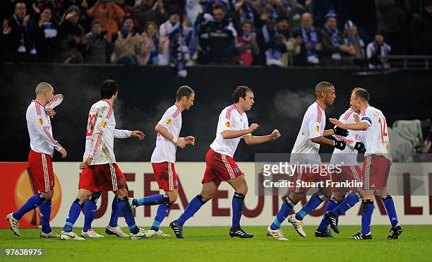 Joris Mathijsen of Hamburg celebrates scoring the first goal with teamates during the UEFA Europa League round of 16 first leg match between...