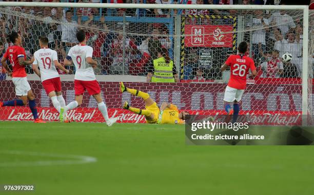 June 2018, Poznan, Poland: Soccer, Friendly Match Poland vs. Chile at the INEA Stadium Poznan: Chile's goalkeeper Gabriel Arias. Photo: Jens...