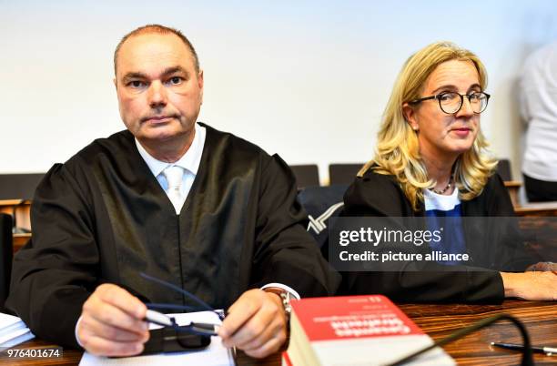 June 2018, Freiburg, Germany: The lawyers Matthias Wagner and martina Naegele . A boy's mother and her partner are suspects of grevious abuse,...