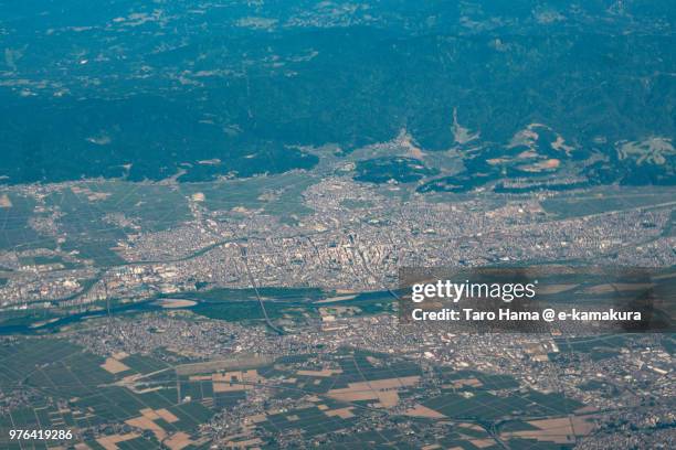 nagaoka city in niigata prefecture in japan daytime aerial view from airplane - 長岡市 個照片及圖片檔