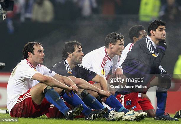 Joris Mathijsen, Ruud van Nistelrooy, Marcell Jansen and Tomas Rincon of Hamburg are seen after the UEFA Europa League round of 16 first leg match...