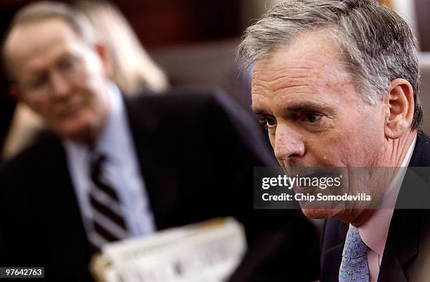 Sen. Judd Gregg and Sen. Lamar Alexander talk with reporters about the possibility of the use of reconciliation to pass health care reform...