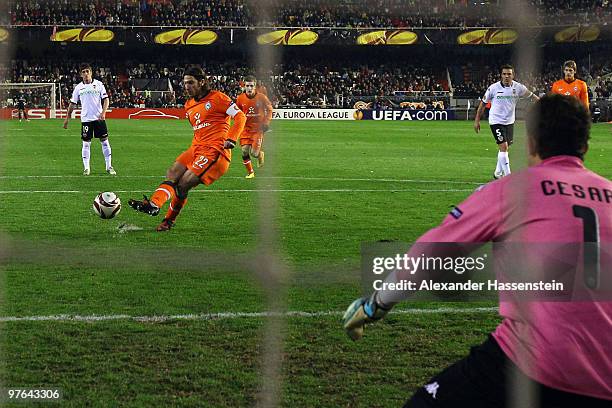 Torsten Frings of Bremen scores his first team goal with a penalty kick during the UEFA Europa League round of 16 first leg match between Valencia...