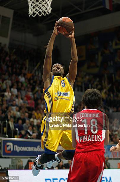 Keith Langford, #5 of BC Khimki Moscow Region competes with Milos Teodosic, #18 of Olympiacos Piraeus in action during the Euroleague Basketball...