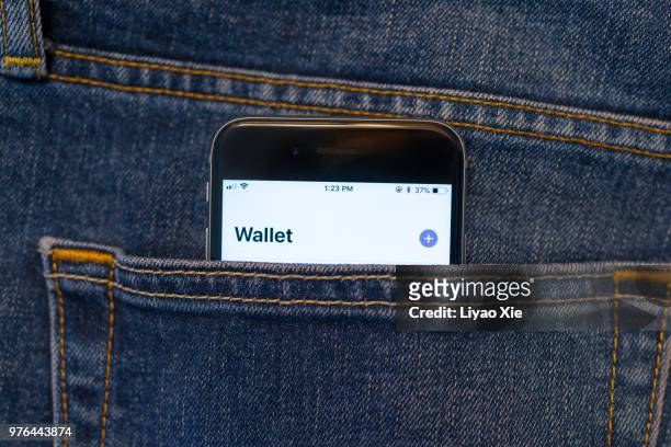 mobiel betalen - apple inc stockfoto's en -beelden