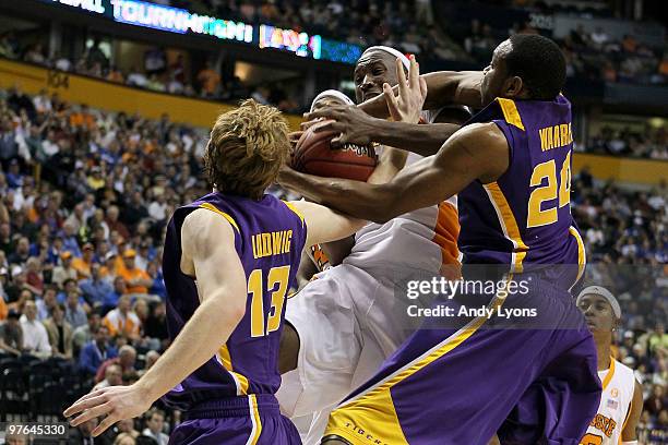 Wayne Chism of the Tennessee Volunteers fights for control of the ball in the second half against Eddie Ludwig and Storm Warren of the LSU Tigers...