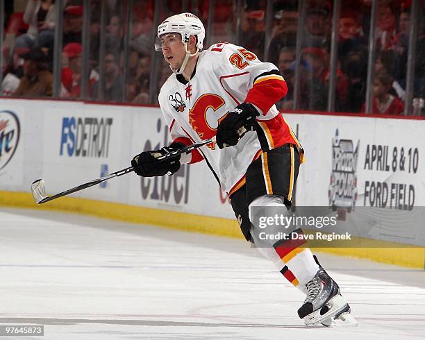 David Moss of the Calgary Flames turns up ice during an NHL game against the Detroit Red Wings at Joe Louis Arena on March 9, 2010 in Detroit,...