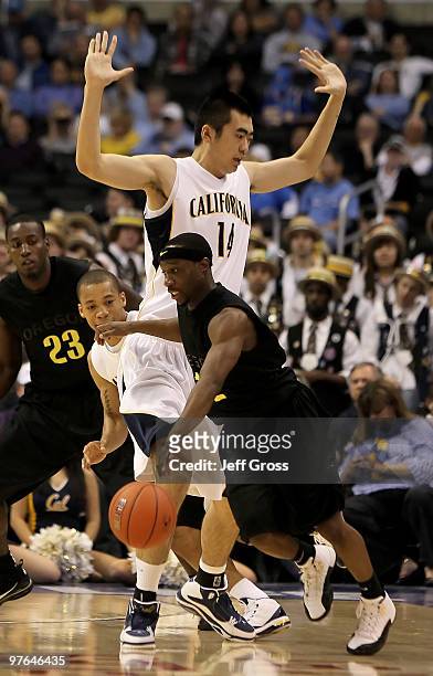 Tajuan Porter of the Oregon ducks drives around Max Zhang of the Cal Golden Bears in the first half during the Quarterfinals of the Pac-10 Basketball...