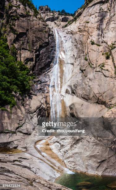 the waterfall of north korea's mount kumgang - north korea landscape - fotografias e filmes do acervo