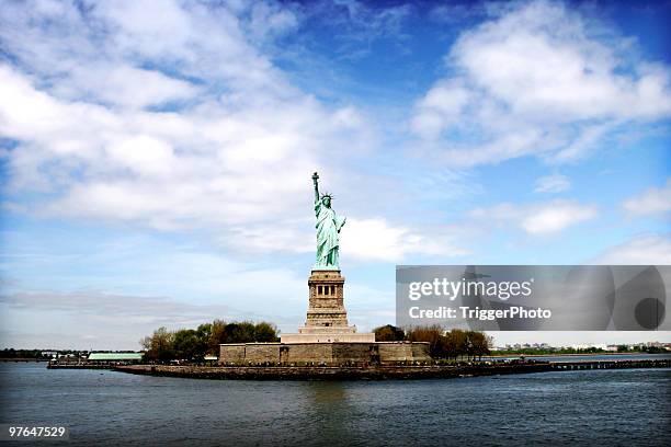 liberty island - insel liberty island stock-fotos und bilder