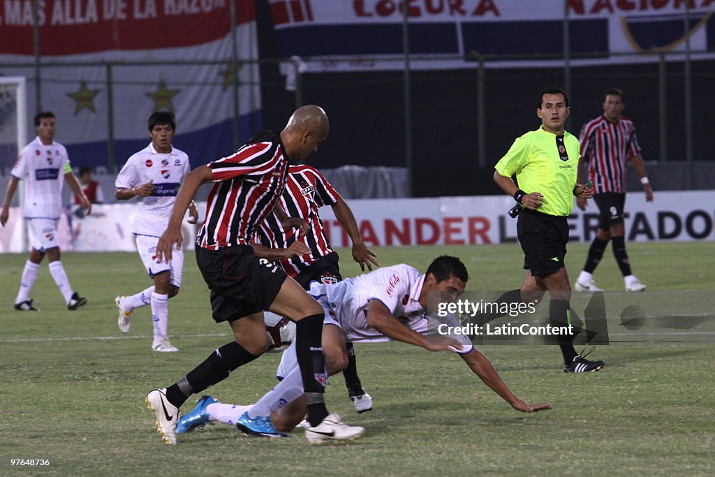 Nacional v Sao Paulo - 2010 Libertadores Cup