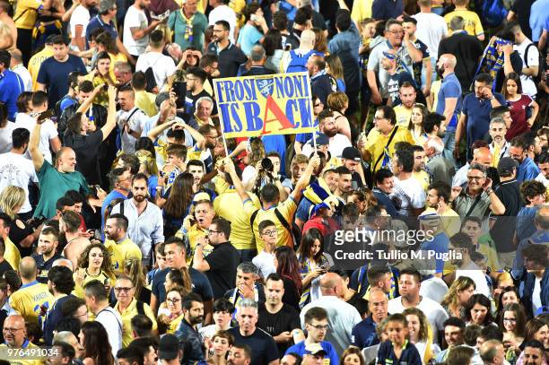 Fans of Frosinone celebrate after winning the serie B playoff match final between Frosinone Calcio v US Citta di Palermo at Stadio Benito Stirpe on...