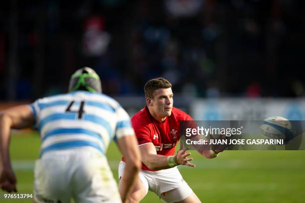 Scott Williams from Wales recibes the ball during the International Test Match between Argentina and Wales at the Brigadier Estanislao Lopez Stadium,...