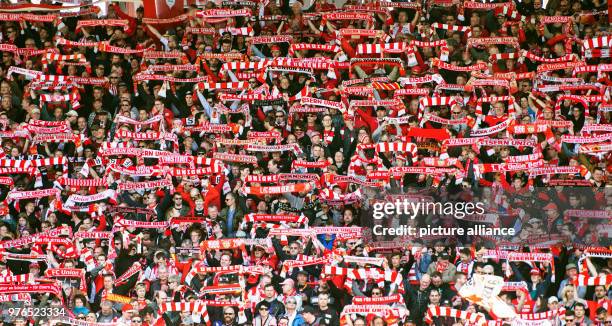 Dpatop - 07 April 2018, Germany, Berlin: Soccer: 2nd Bundesliga, 1. FC Union Berlin vs MSV Duisburg, in the Alte Foersterei Stadium. Berlin fans...