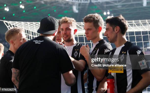 April 2018, Germany, Moenchengladbach: Soccer: Bundesliga, Borussia Moenchengladbach vs Hertha BSC, in the Borussia Park stadium. Moenchengladbach's...