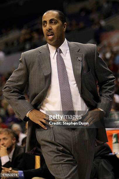Head coach Lorenzo Romar of the Washington Huskies shouts instructions in the game with the Oregon State Beavers during the quarterfinals of the...