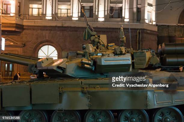 t-90 tank, a third-generation russian battle tank, moscow, russia - armée rouge photos et images de collection