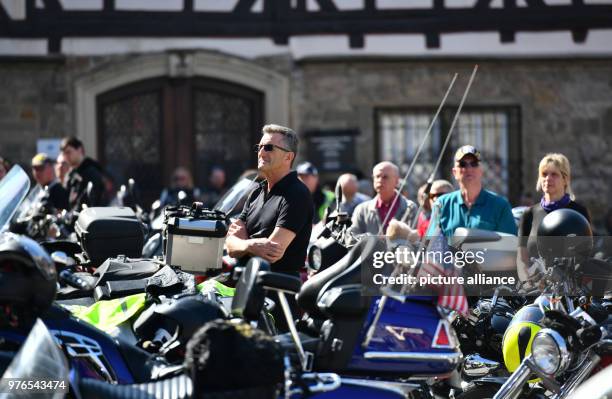 April 2018, Germany, Schwaebisch Hall: Numerous visitors and motorcyclists with their bikes standing at the Marktplatz in front of the town hall...