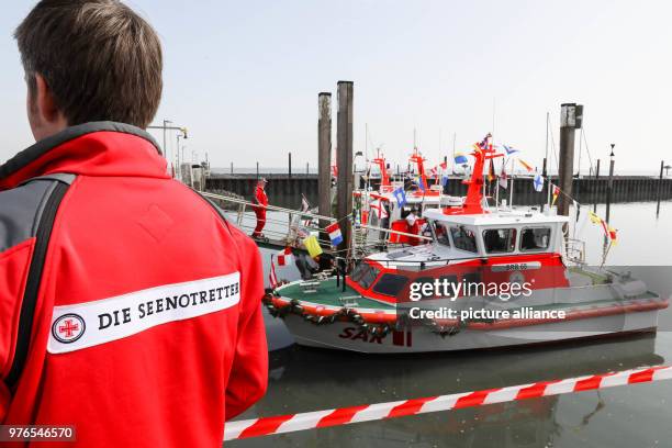 April 2018, Germany, Wangerooge: Prior to the launching ceremony of the new marine rescue boat 'FRITZ THIEME', the boat's name is hidden beneath the...