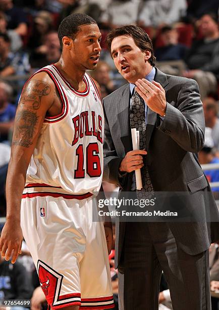 Head coach Vinny Del Negro directs James Johnson of the Chicago Bulls during the game against the Orlando Magic on March 11, 2010 at Amway Arena in...