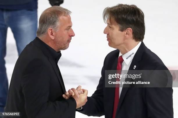 Germany, Nuremberg, Ice Hockey DEL, Nuremberg Ice Tigers vs Eisbaeren Berlin at the Arena Nuernberger Versicherung. Nuernberg's manager Rob Wilson...