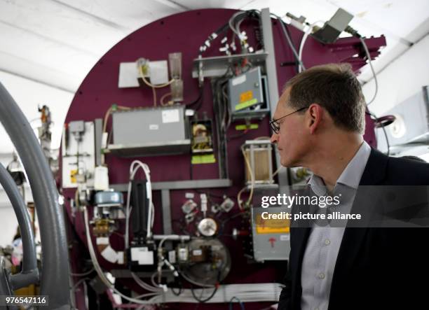 April 2018, Jordan, Amman: President of the Bundestag, Michael Mueller of the Social Democratic Party , visiting the synchrotron facility 'sesame'....