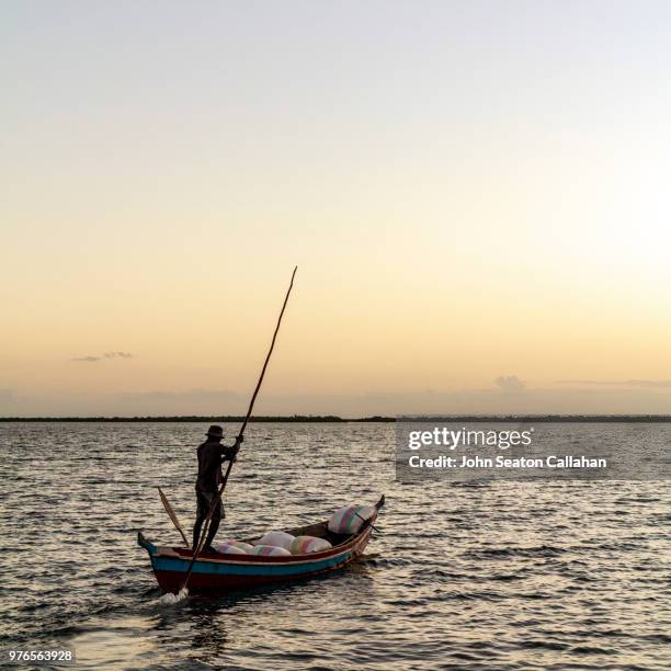 mozambique, angoche, the porto pescador - pescador 個照片及圖片檔