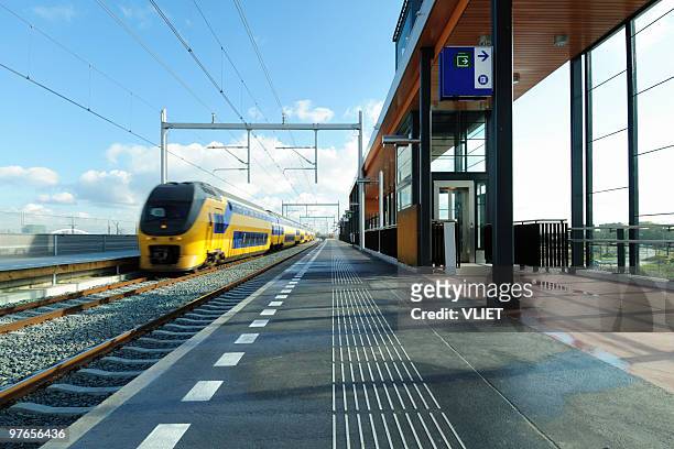 railway station - railroad station platform stock pictures, royalty-free photos & images